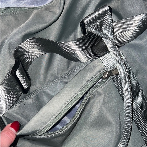 Green Duffel bag - Picture 4 of 4